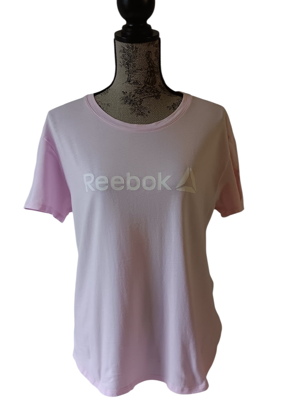 Reebok women's pink short-sleeve activewear t-shirt size L